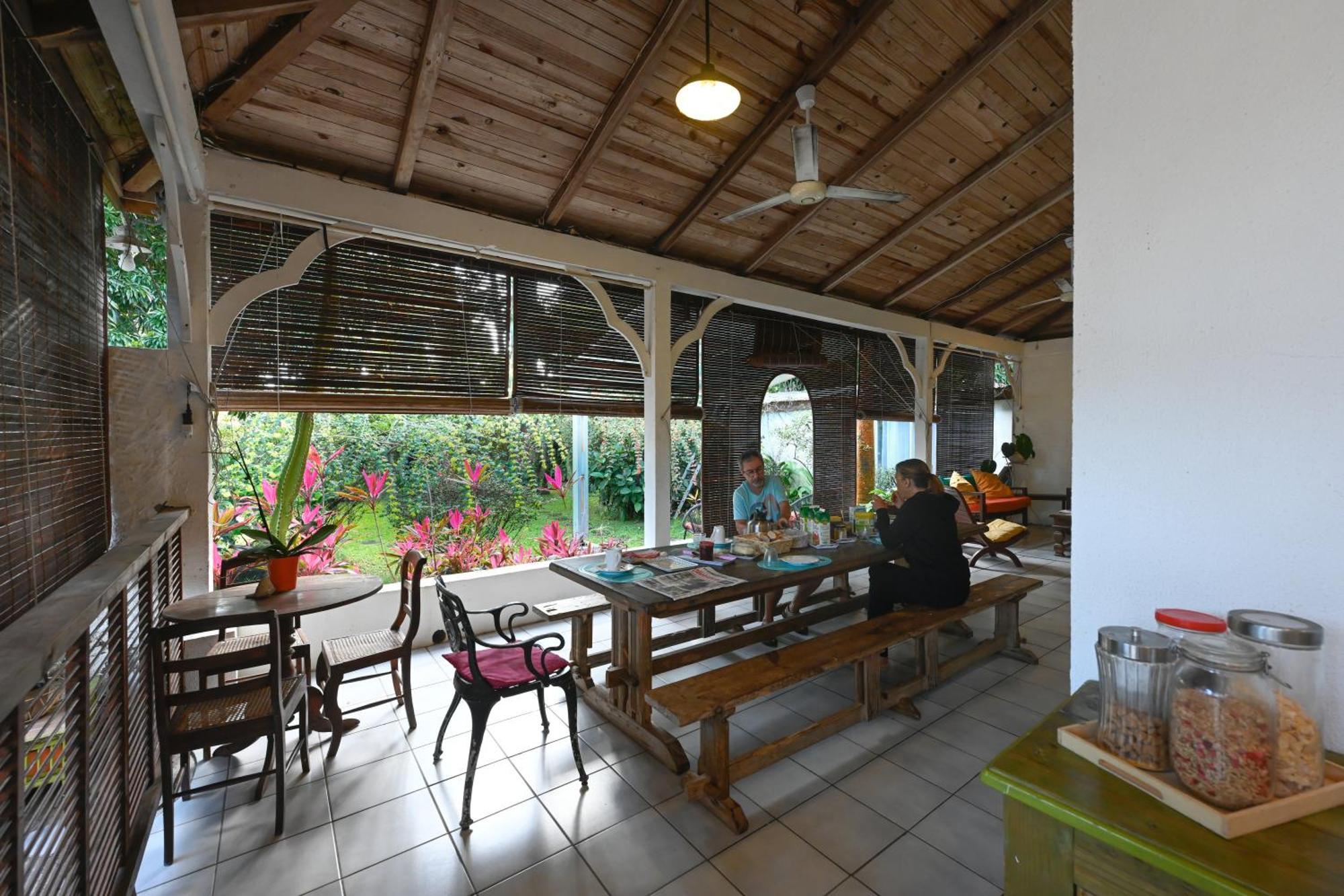 Bed and Breakfast Le Medinilla Bras-Panon Екстер'єр фото